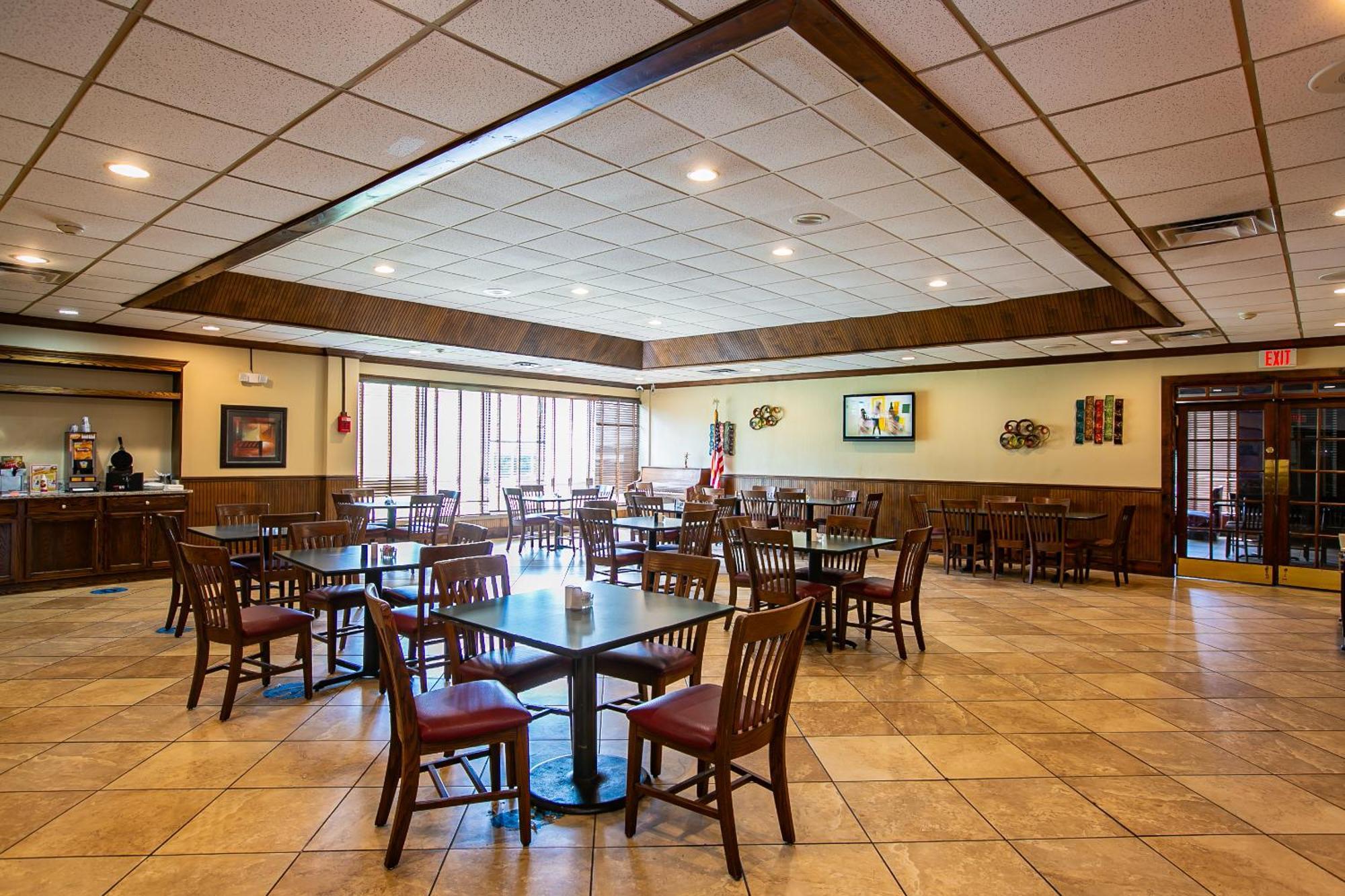 Inn Quality Dayton Airport 3*