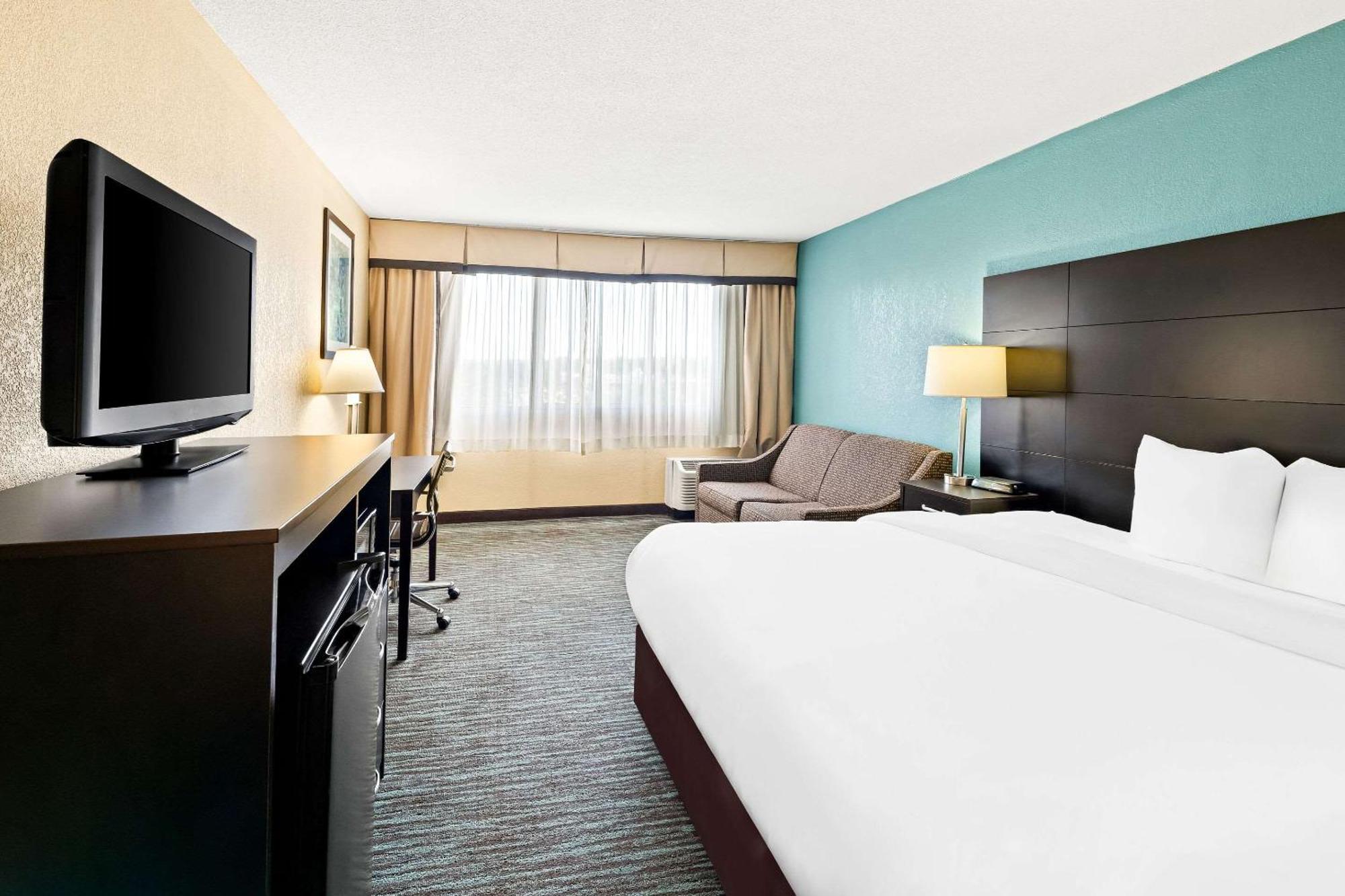 Quality Dayton Airport Inn 3*