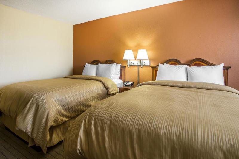 Inn Quality Dayton Airport 3*